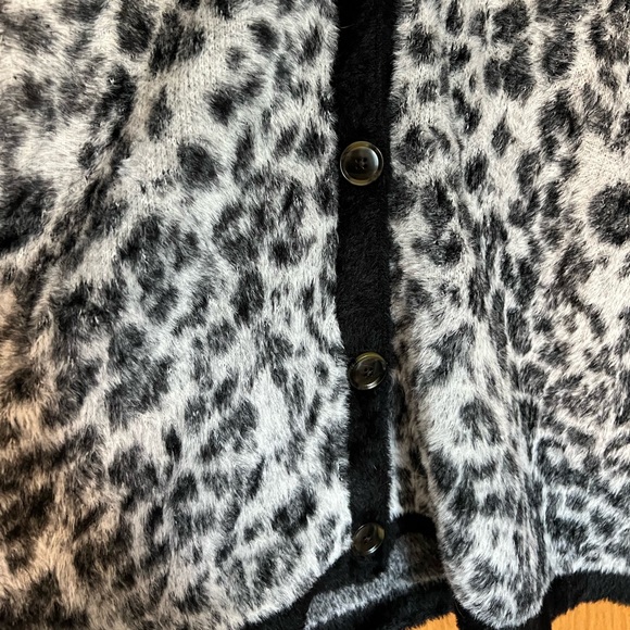 Ann Taylor NWT size XL fuzzy long black and white leopard cardigan! - Picture 3 of 3